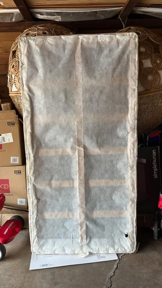 Twin size mattress and wood box frame - photo 2