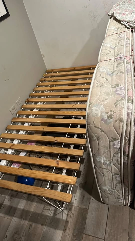 Twin size mattress and wood box frame - photo 4