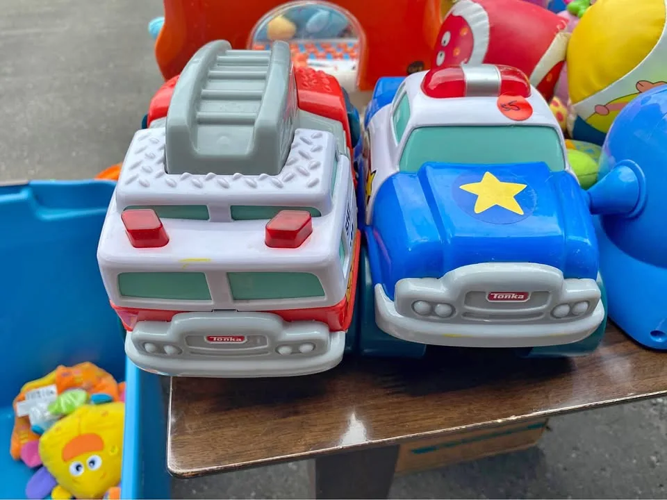 🧡Wobble and sound police and fire truck thumbnail