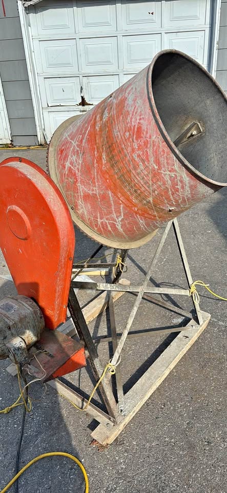 Electric cement mixer