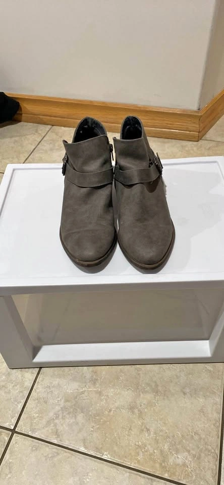 Fergalicious Nadira Ankle Boots Size 8M