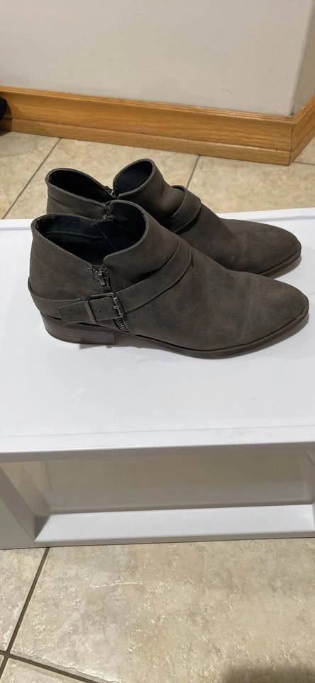 Fergalicious Nadira Ankle Boots Size 8M - photo 2