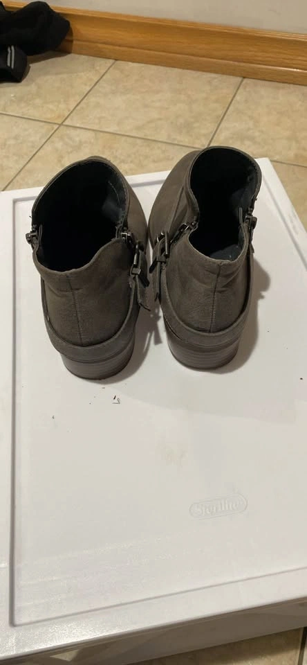 Fergalicious Nadira Ankle Boots Size 8M - photo 5