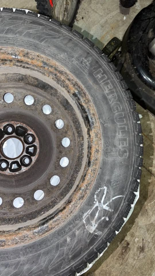Hercules Avalanche R G2 195/65R15 Winter Tire on Steel Rim - photo 5