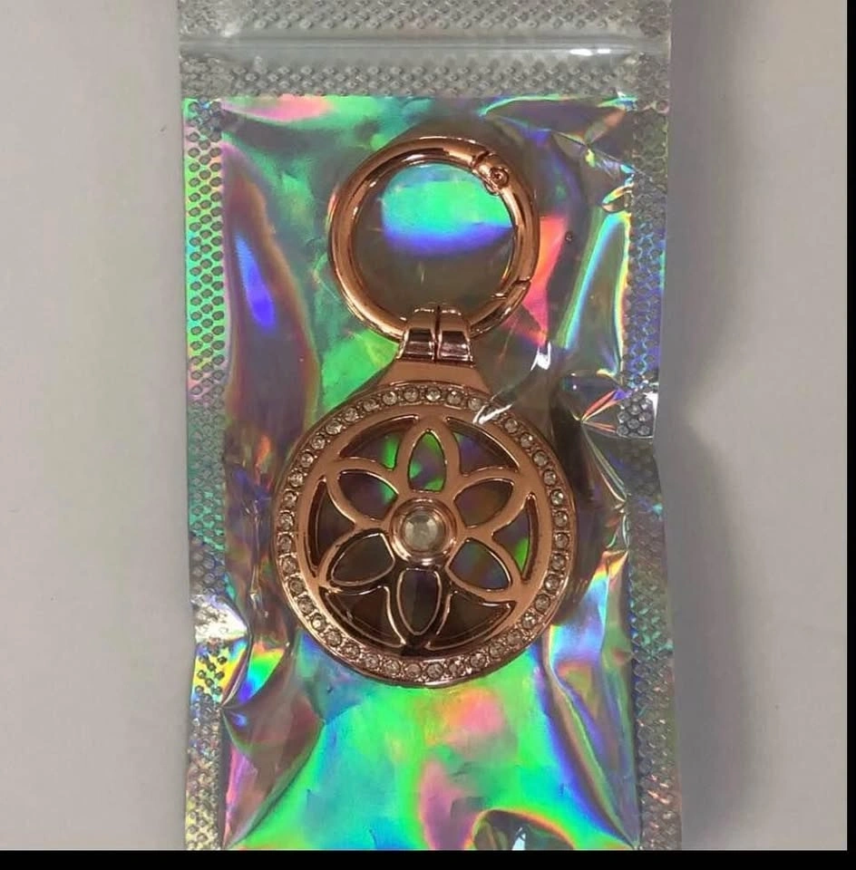 Gold rhinestone floral AirTag case keychain - photo 2