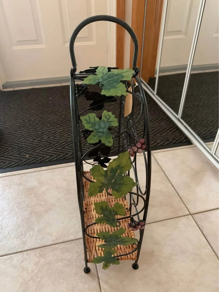 Metal Grapevine Wine Rack with Wicker Base - photo 4