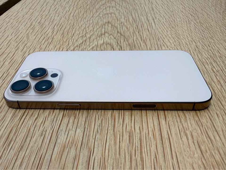 iPhone 16 Pro max - photo 2