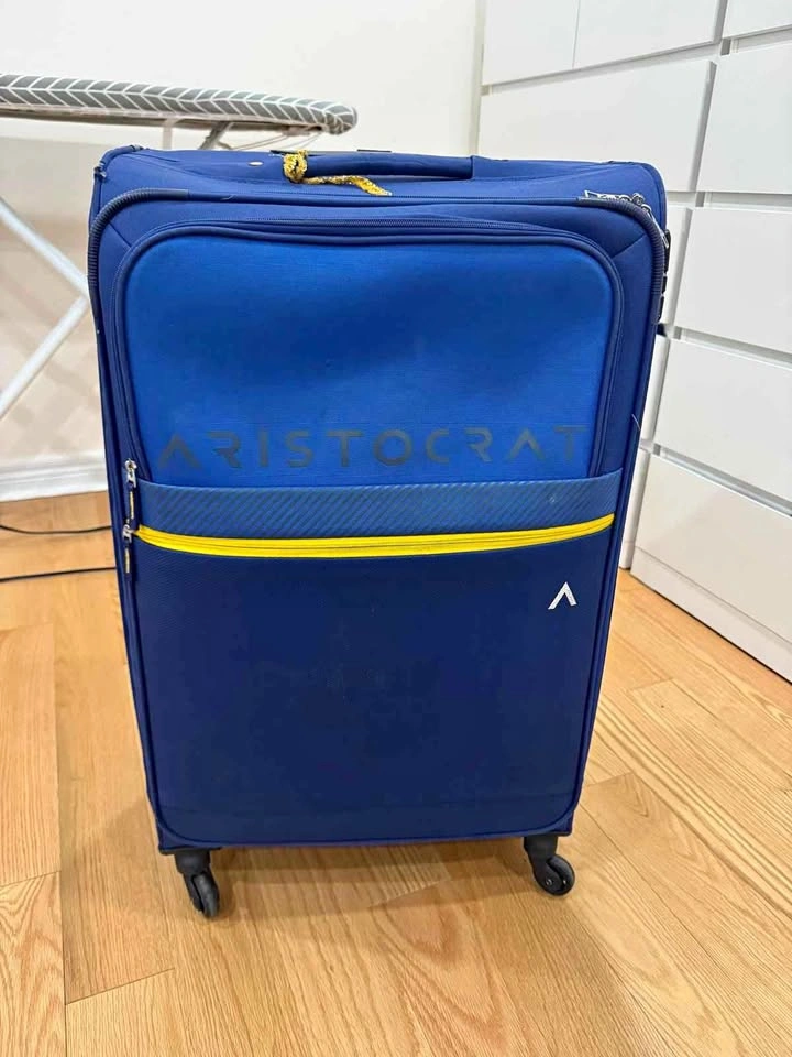 Travel suitcase