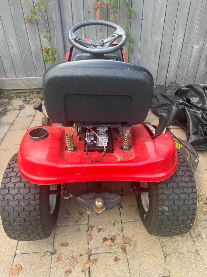 Riding lawn Mower - 42inch - photo 4