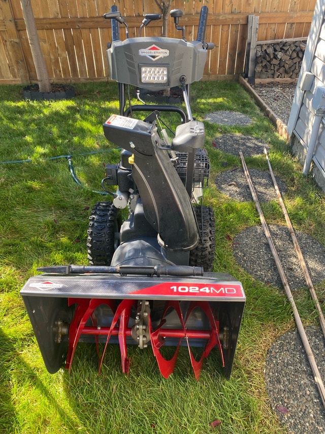 Briggs & Stratton 1024MD Snow Blower