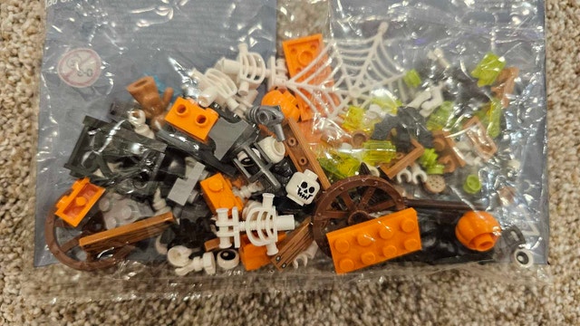 LEGO 40513 Spooky VIP Add-On Pack - photo 2