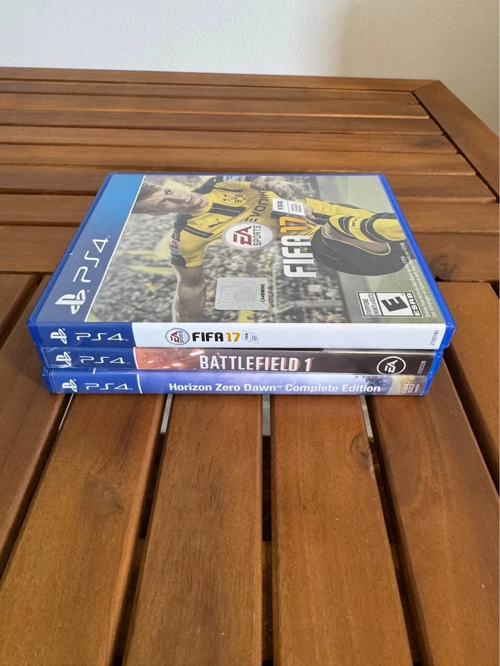PS4 Slim 500GB Bundle + 2 Controllers + 3 Games - photo 3
