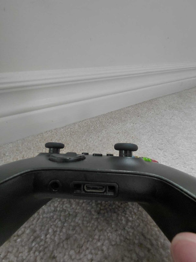 Xbox Series Black Wireless Controller – Great Condition - photo 2