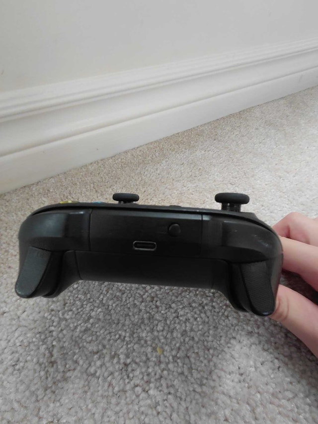 Xbox Series Black Wireless Controller – Great Condition - photo 3