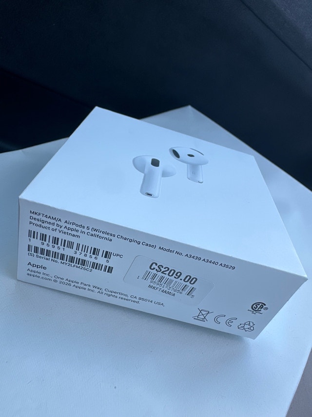 Apple AirPods 5 Wireless Charging Case