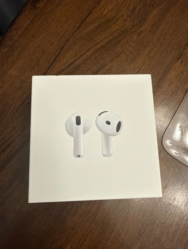 Apple AirPods 5 with Wireless charging case