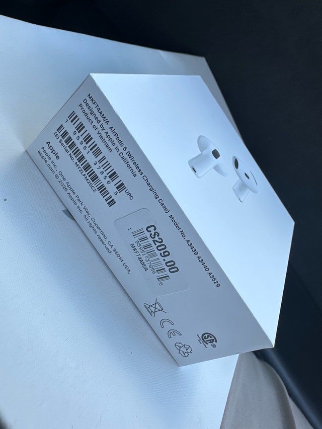 Apple AirPods 5 with Wireless charging case - photo 2