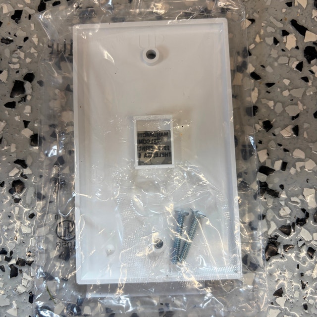 Leviton QuickPort Wall Plates 41080-1WP Box of 25 NEW - photo 4