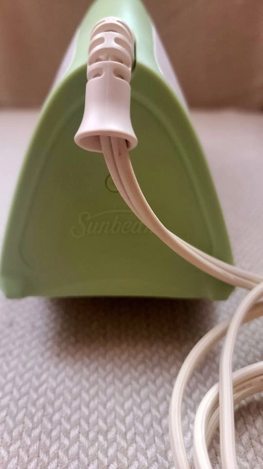 Sunbeam Steam Iron 1200W - Like New, Works Perfectly - photo 4
