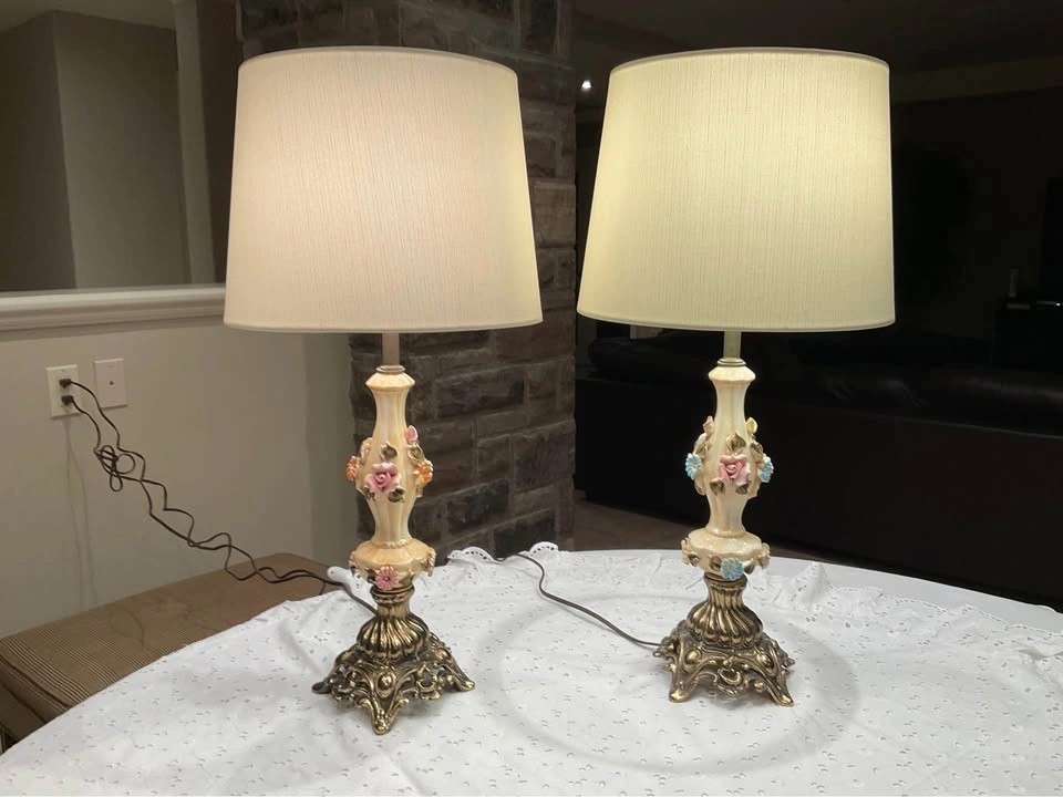 Table Lamps PAIR VTG Italian Capodimonte Ceramic Floral Appliqué - photo 3