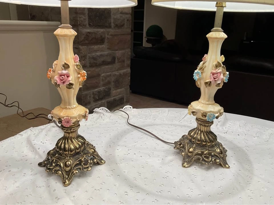 Table Lamps PAIR VTG Italian Capodimonte Ceramic Floral Appliqué - photo 4