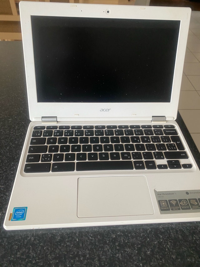 Acer Chromebook 11 /Like New/White - photo 3