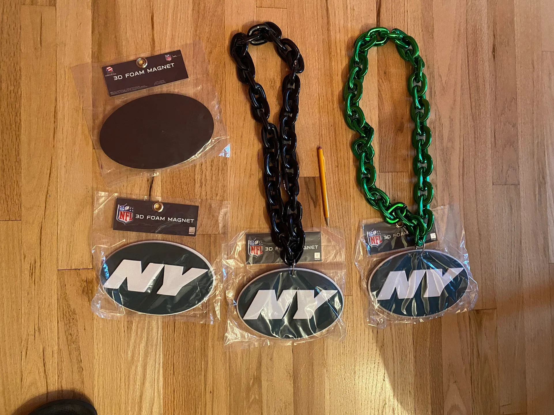 NY Jets: 1 Foam head: 2 Chain Magnets; 1 Clock; 2 magnets image indicator(2)
