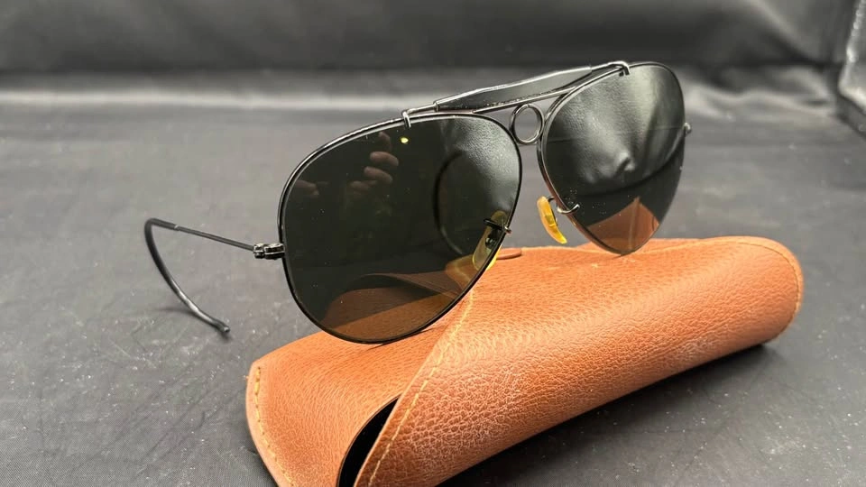 Vintage B&L Ray-Ban USA Shooter Black Frame Sunglasses w/ Case - photo 3
