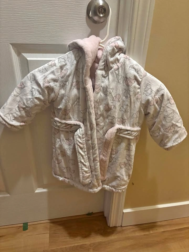 Blankets & Beyond Elephant Baby Bathrobe Size 24M