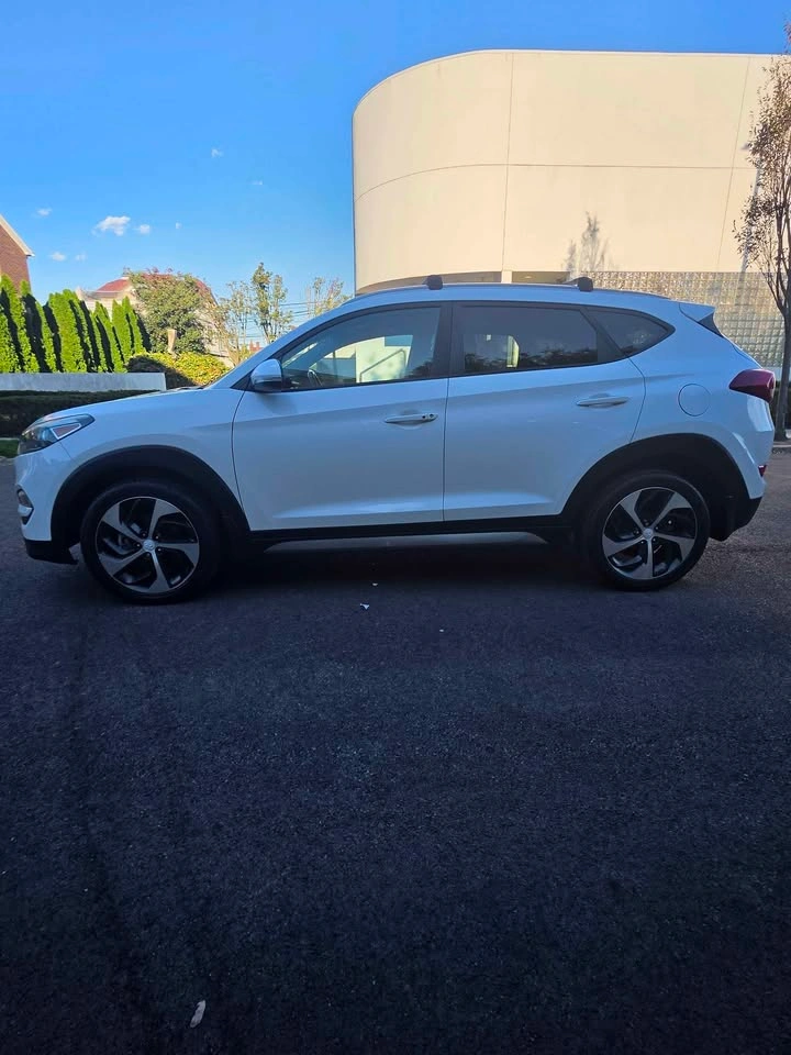 2017 Hyundai Tucson · Sport Utility 4D - photo 2