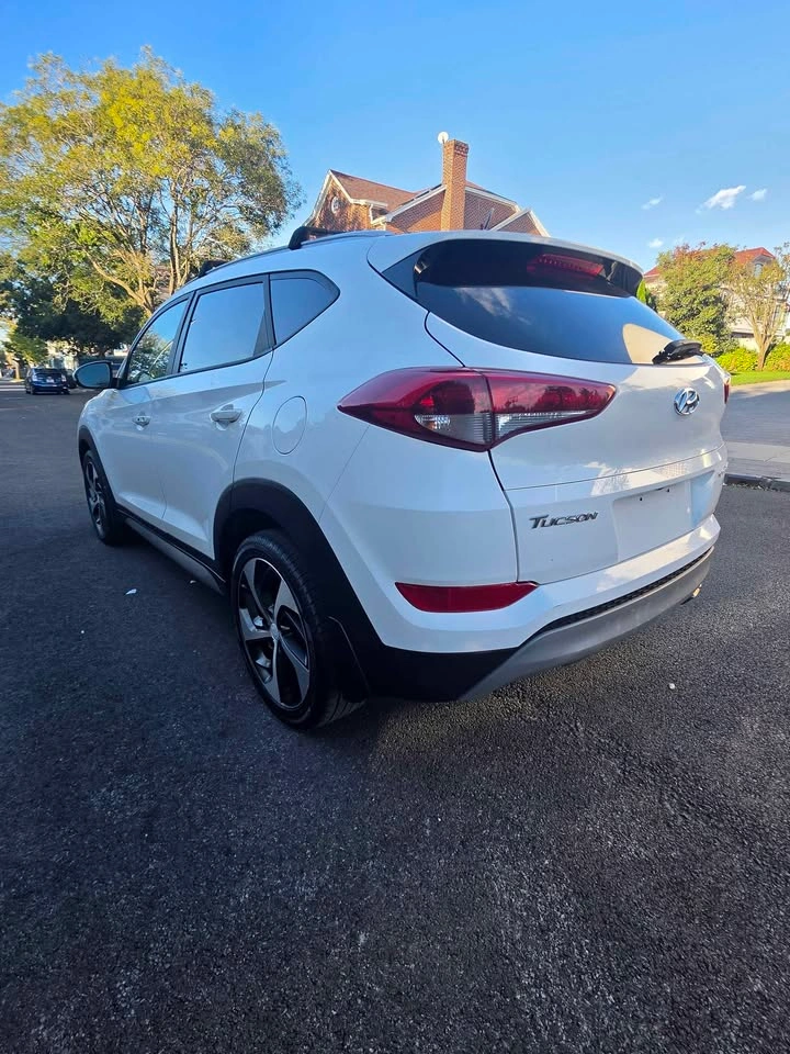 2017 Hyundai Tucson · Sport Utility 4D - photo 3