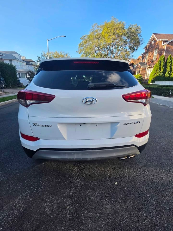 2017 Hyundai Tucson · Sport Utility 4D - photo 4