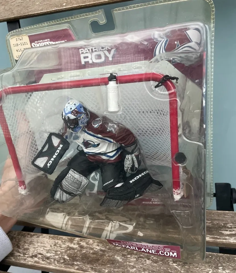 2001 McFarlane Toys Patrick Roy Colorado Avalanche NHL SERIES 1 - photo 2