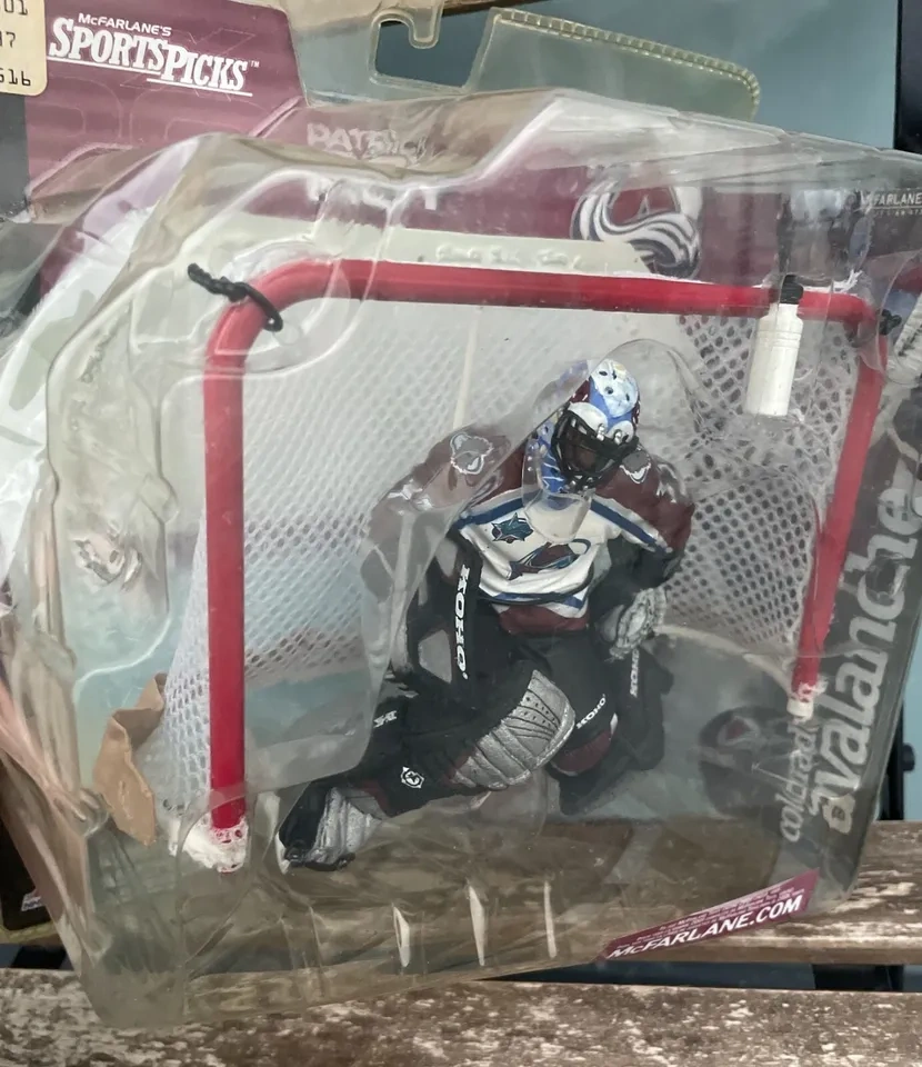 2001 McFarlane Toys Patrick Roy Colorado Avalanche NHL SERIES 1 - photo 3