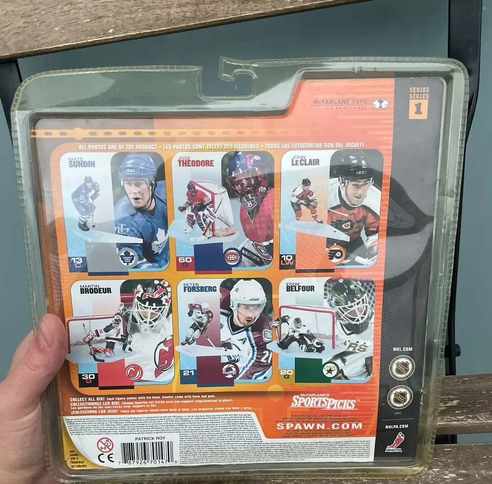 2001 McFarlane Toys Patrick Roy Colorado Avalanche NHL SERIES 1 - photo 4