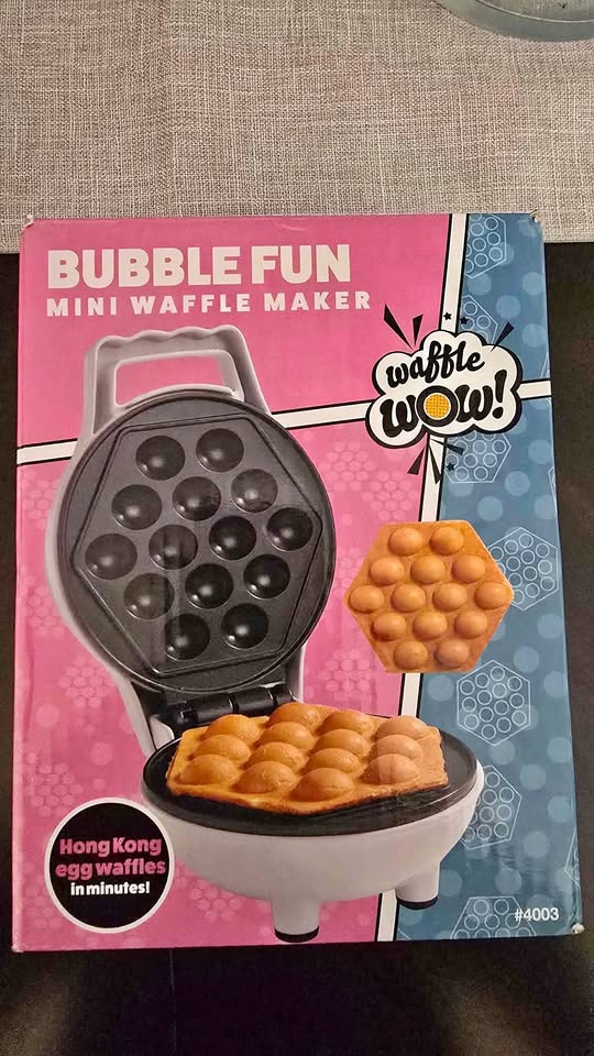 Mini bubble waffle maker