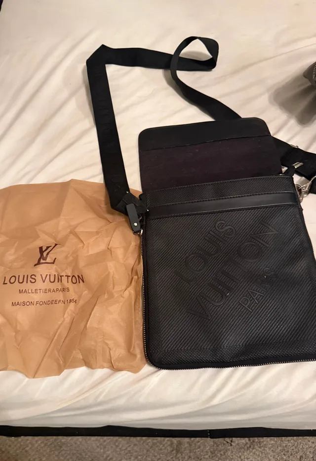 Louis Vuitton District PM NV2 thumbnail