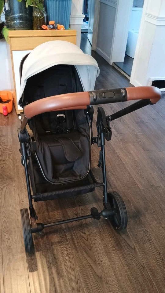 Semi-new baby stroller - photo 3