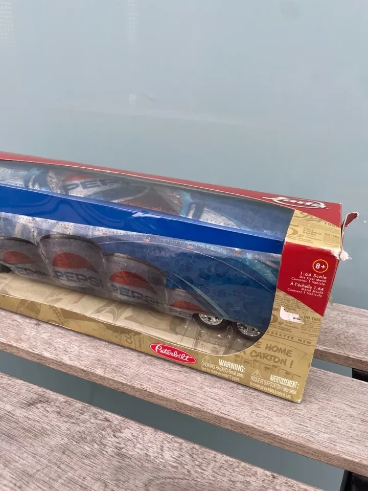 Jada Toys Road Rigz Pepsi-Cola Peterbilt Trailer Truck - photo 3