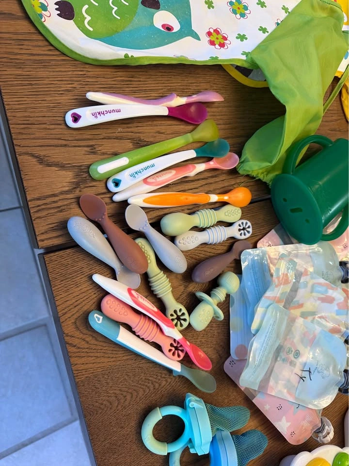 ezpz and Munchkin Baby Feeding Bundle - photo 2