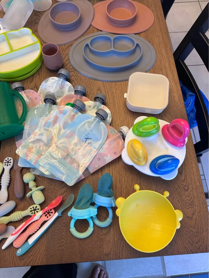 ezpz and Munchkin Baby Feeding Bundle - photo 3