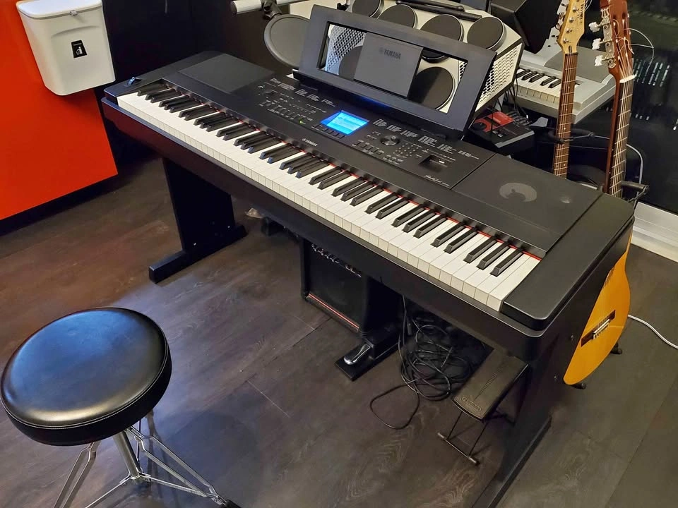 Piano (electric/digital) for sale