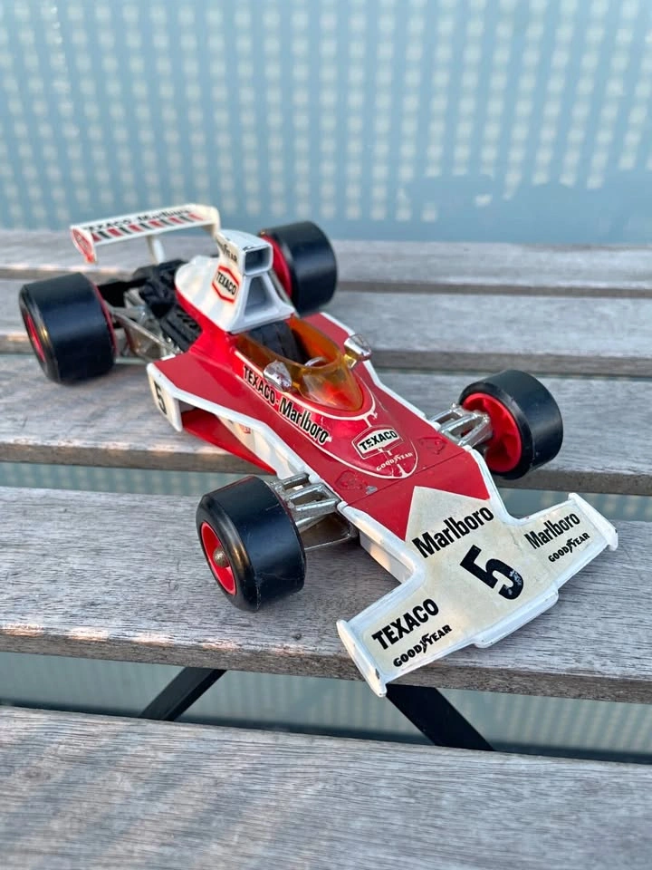 CORGI 191 Mclaren M23B F1 TEXACO MARLBORO 1:18 SCALE 1975