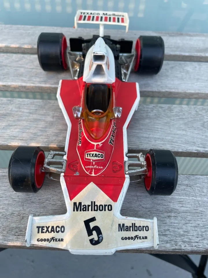 CORGI 191 Mclaren M23B F1 TEXACO MARLBORO 1:18 SCALE 1975 - photo 2