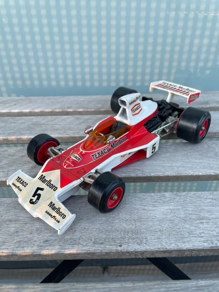 CORGI 191 Mclaren M23B F1 TEXACO MARLBORO 1:18 SCALE 1975 - photo 3