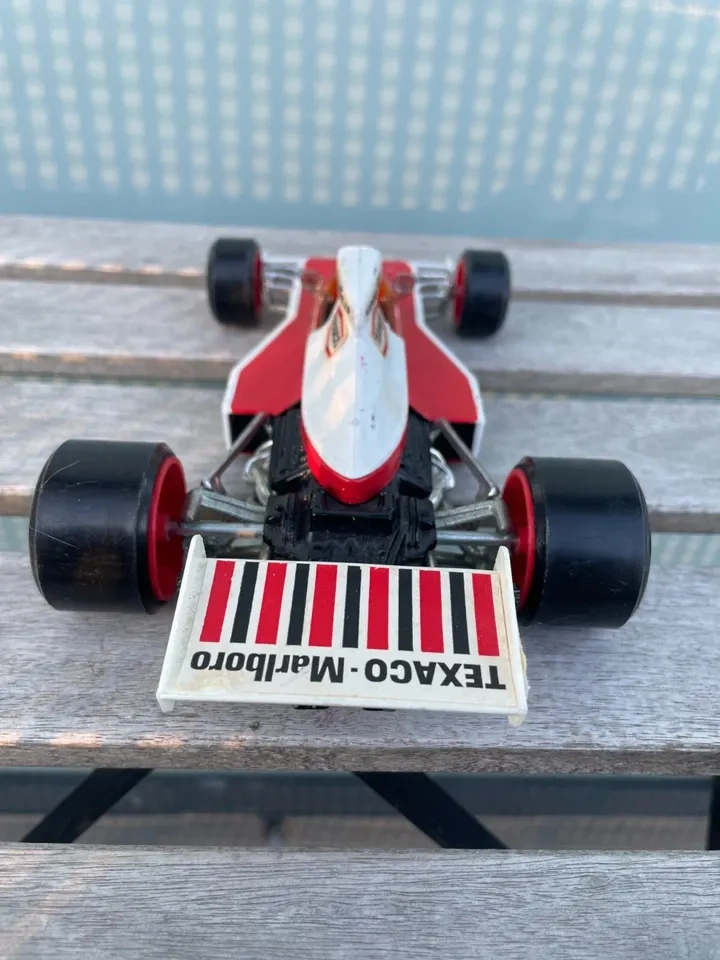 CORGI 191 Mclaren M23B F1 TEXACO MARLBORO 1:18 SCALE 1975 - photo 4