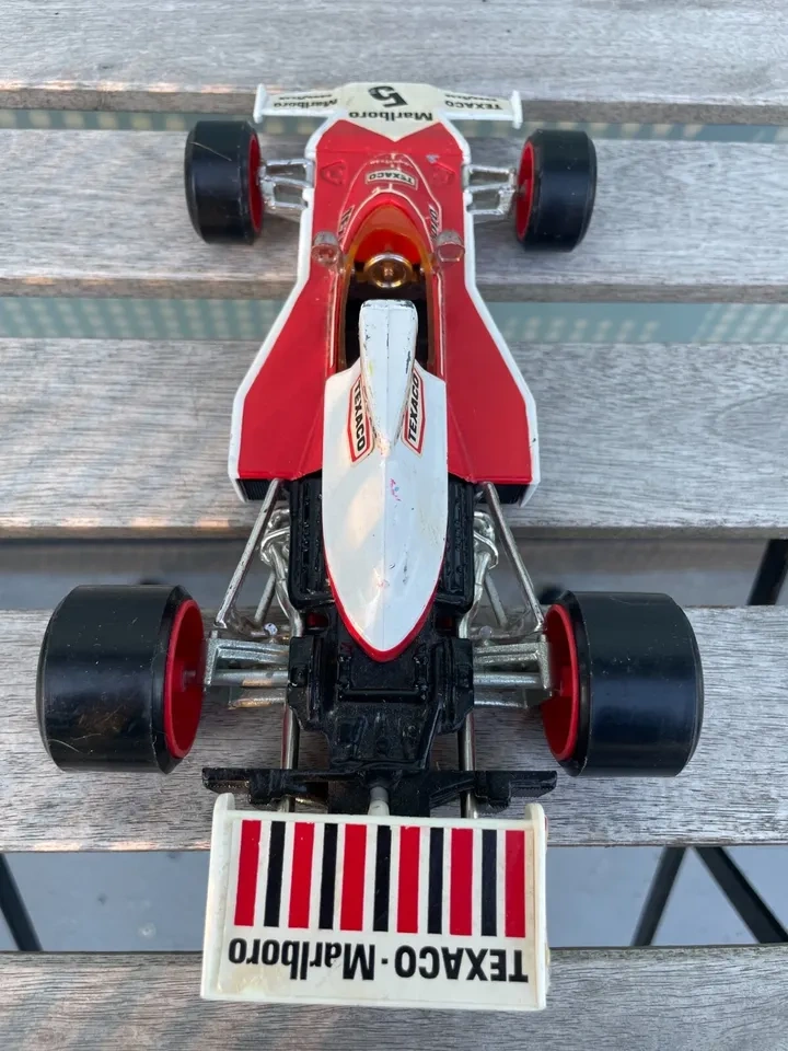 CORGI 191 Mclaren M23B F1 TEXACO MARLBORO 1:18 SCALE 1975 - photo 5