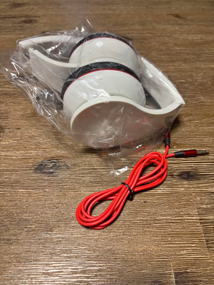 Brand new headphones wired