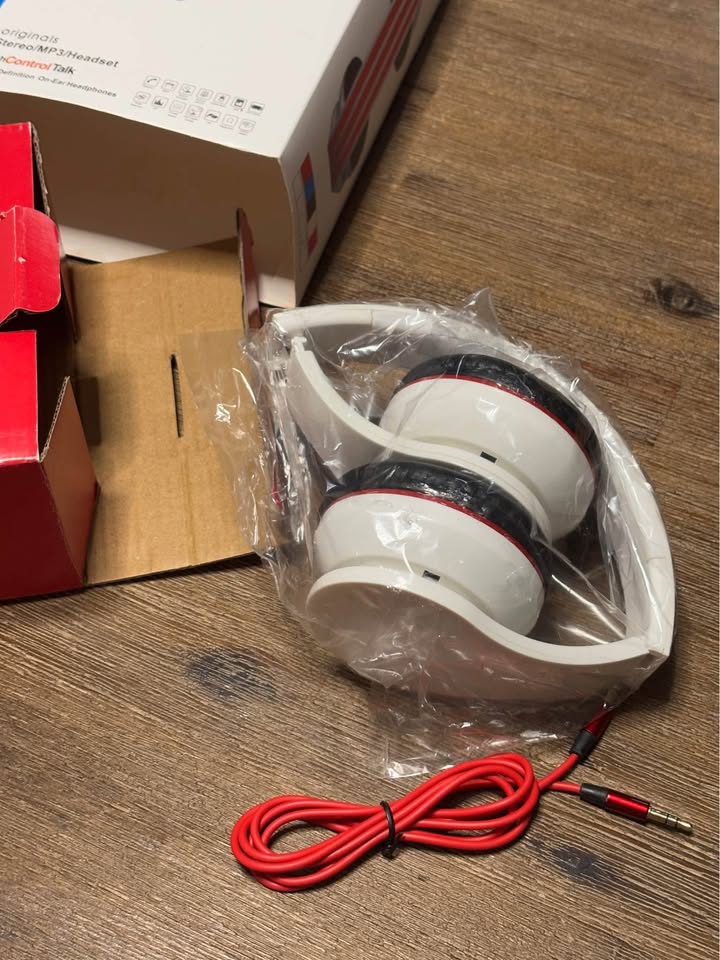 Brand new headphones wired - photo 3