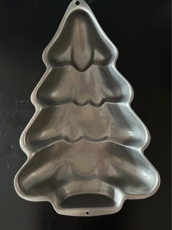 Wilton Christmas Tree Cake Pan - photo 2